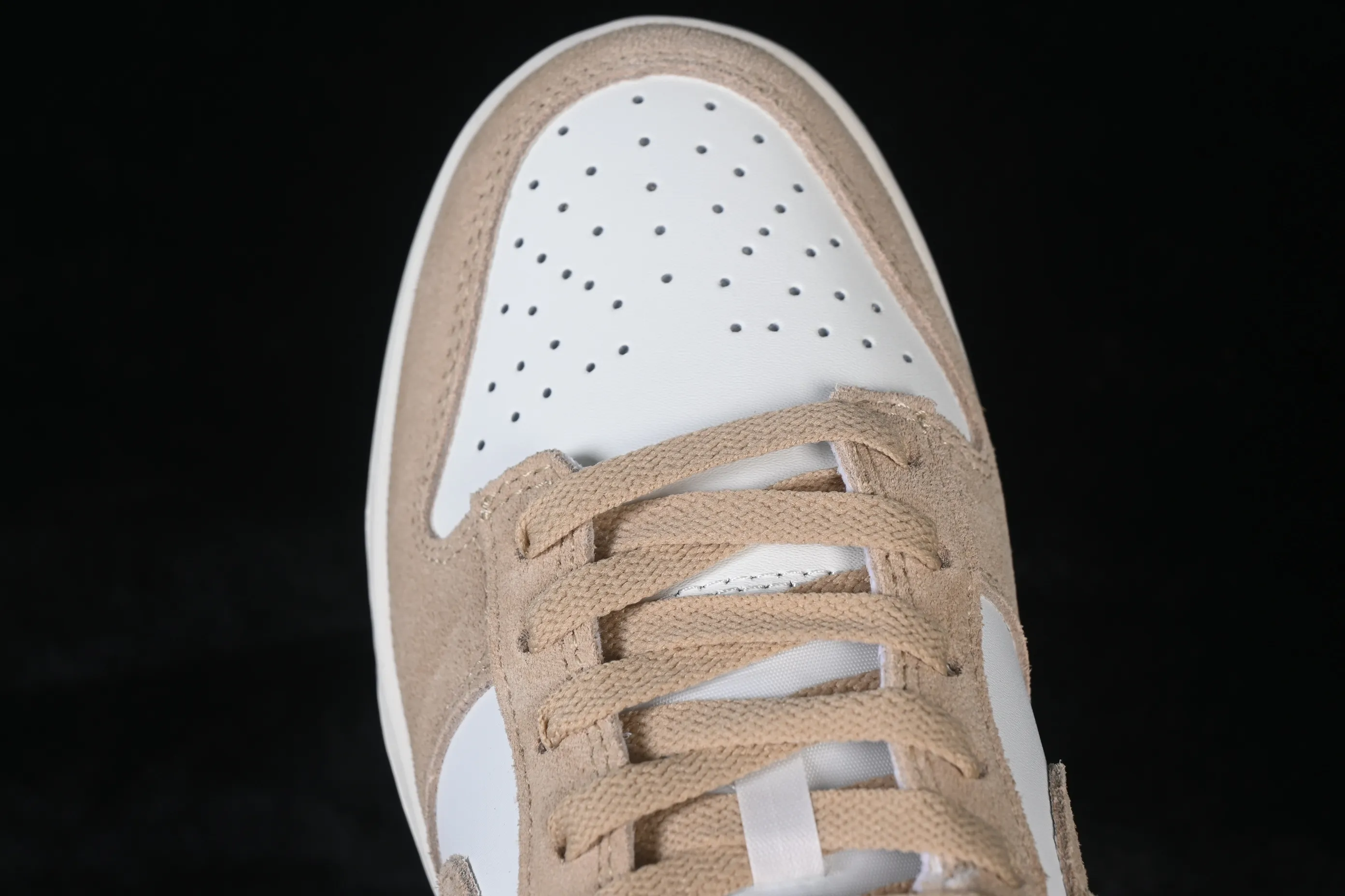 All Categories Nk SB Dunk Series Nk SB Dunk Low Low-top sneakers Nike SB Dunk Low Year of the Horse White Wheat Yellow Low-top casual sneakers IO4244-101